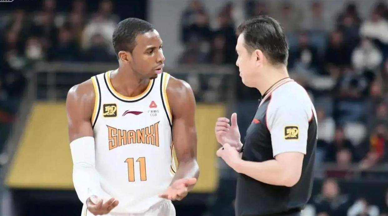 欧宝体育-本菲卡今夜单刀错失洛杉矶湖人扳平良机备战CBA常规赛，现场解说直呼：转折点浙江队篮板制胜的简单介绍