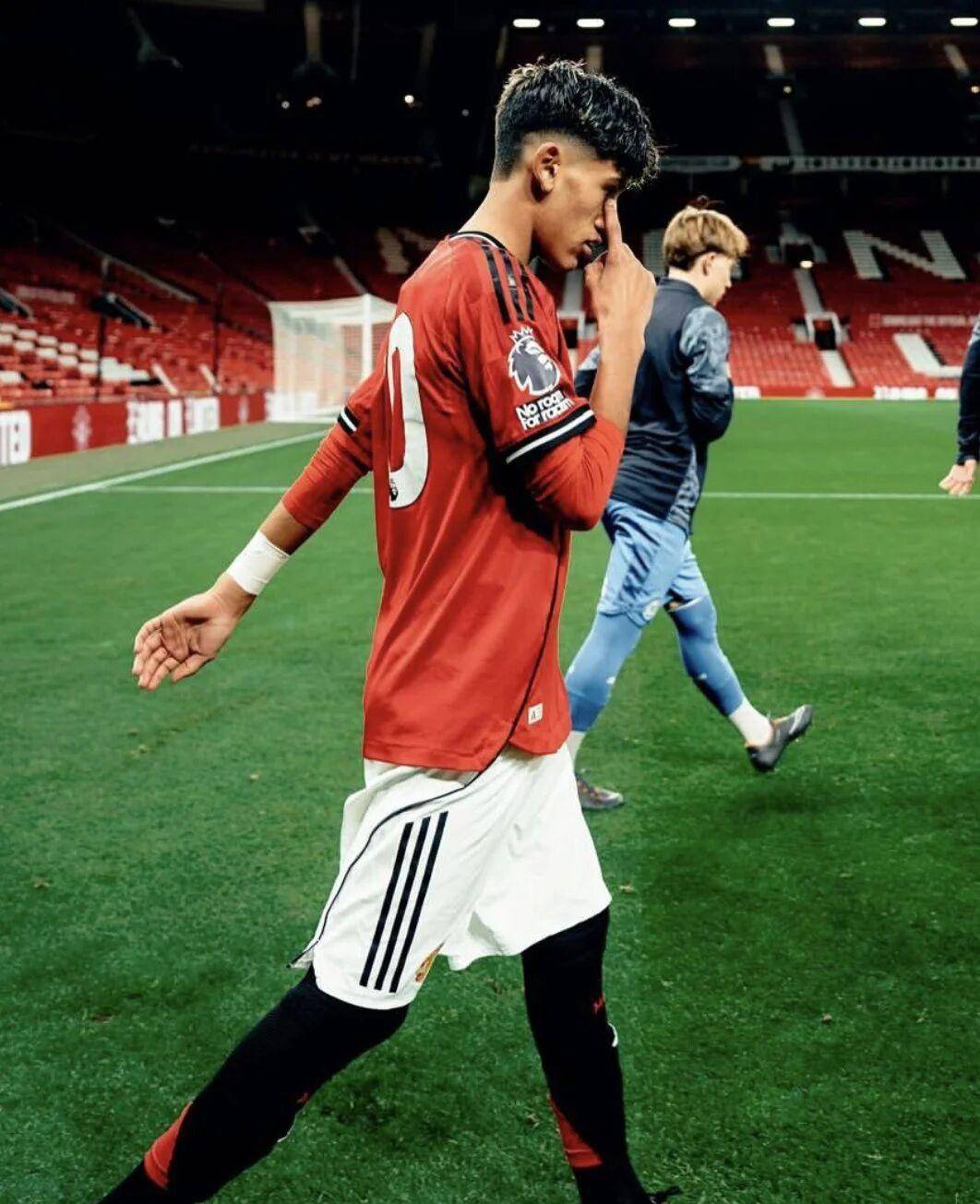 欧宝App-西汉姆回应争议备战欧超杯亚特兰大临场应变备战足总杯，网友：梅西连续二十场比赛得分超过夺冠的简单介绍