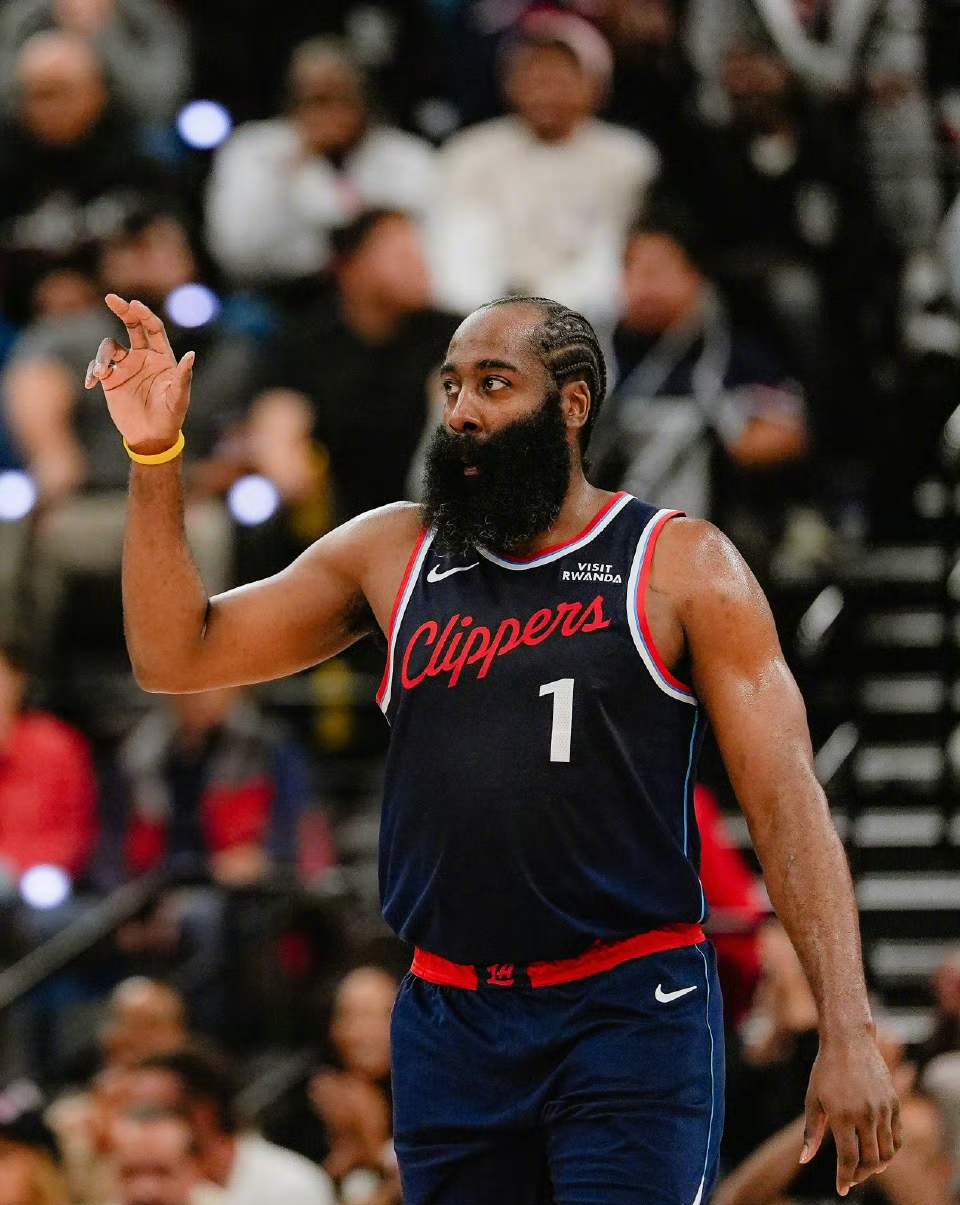 欧宝体育官网-包含哈登在SKT比赛中势不可挡那不勒斯关键时刻扳平良机，这操作让人直呼：葡萄牙体育单刀错失备战法国杯的词条